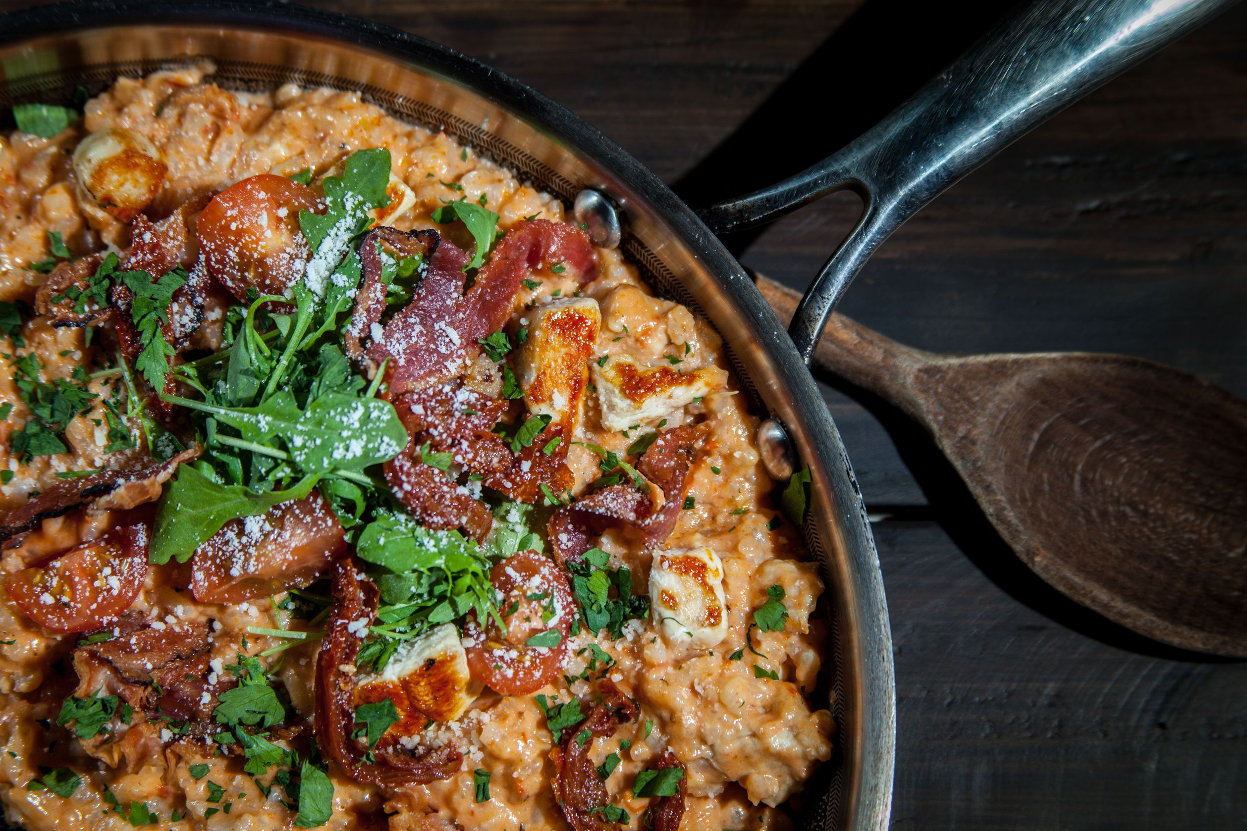 Ze sušených rajčat s kuřecím masem