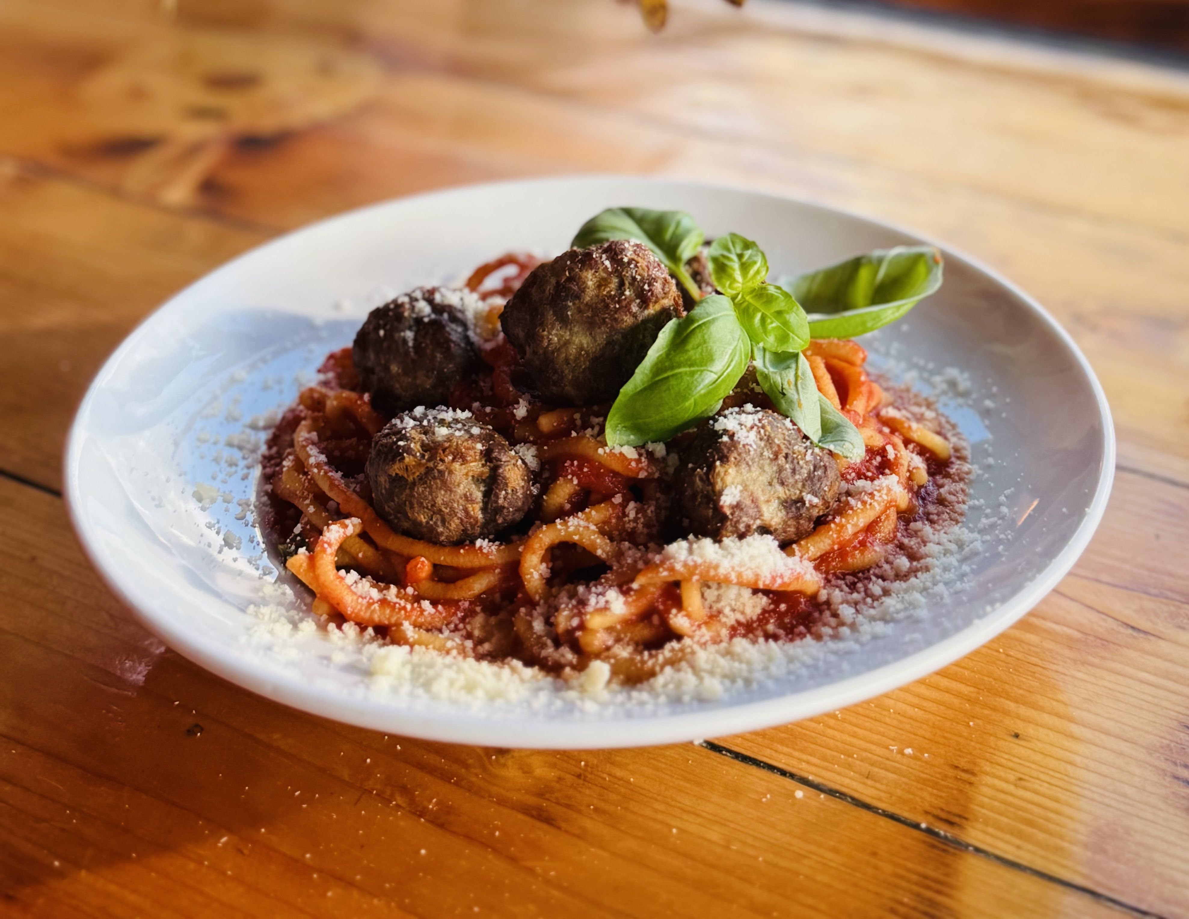 Spaghetti s masovými kuličkami